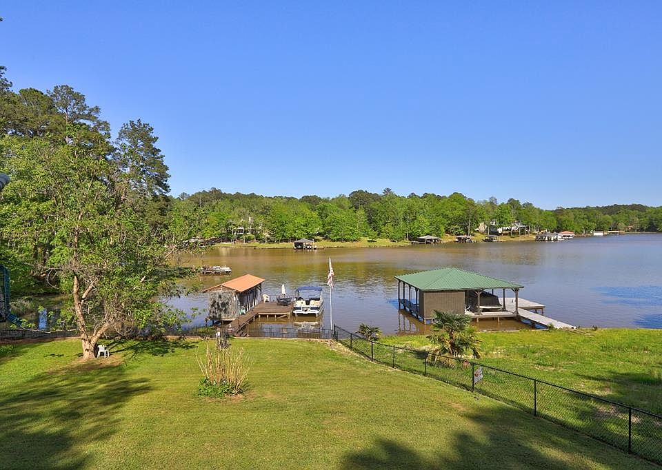 1st image of 105 Pinewood Dr