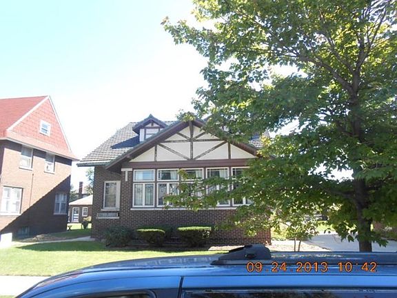 4th image of 4725 Northcote Ave