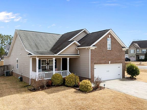 3rd image of 2040 Applewood Dr