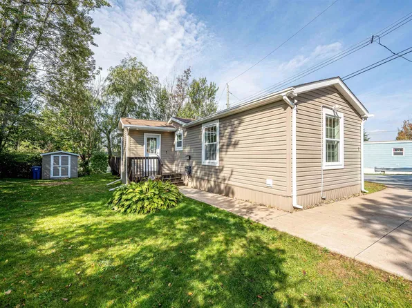 2 Alan St, Middle Sackville, NS B4E 1C7