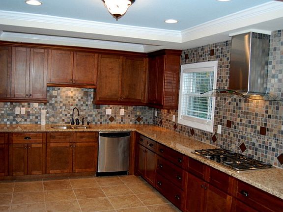 Breath taking  Kitchen and Breakfast area
