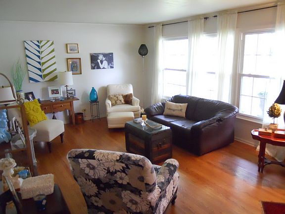 3rd image of 645 E Malibou Ln