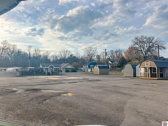 2nd image of 1505 Main St
