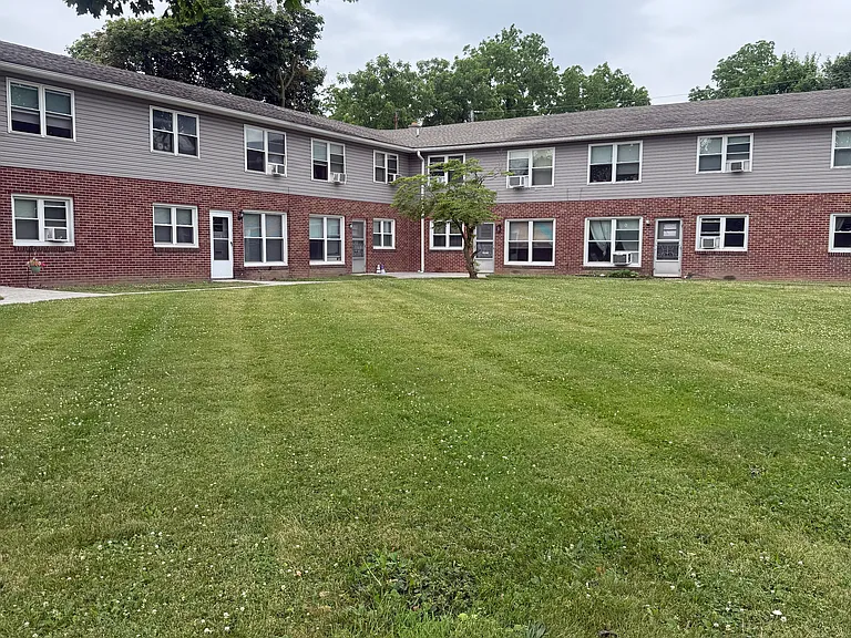 31 E Main St #4 — Photo 1