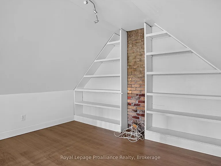 367 Edinburgh St — Photo 24