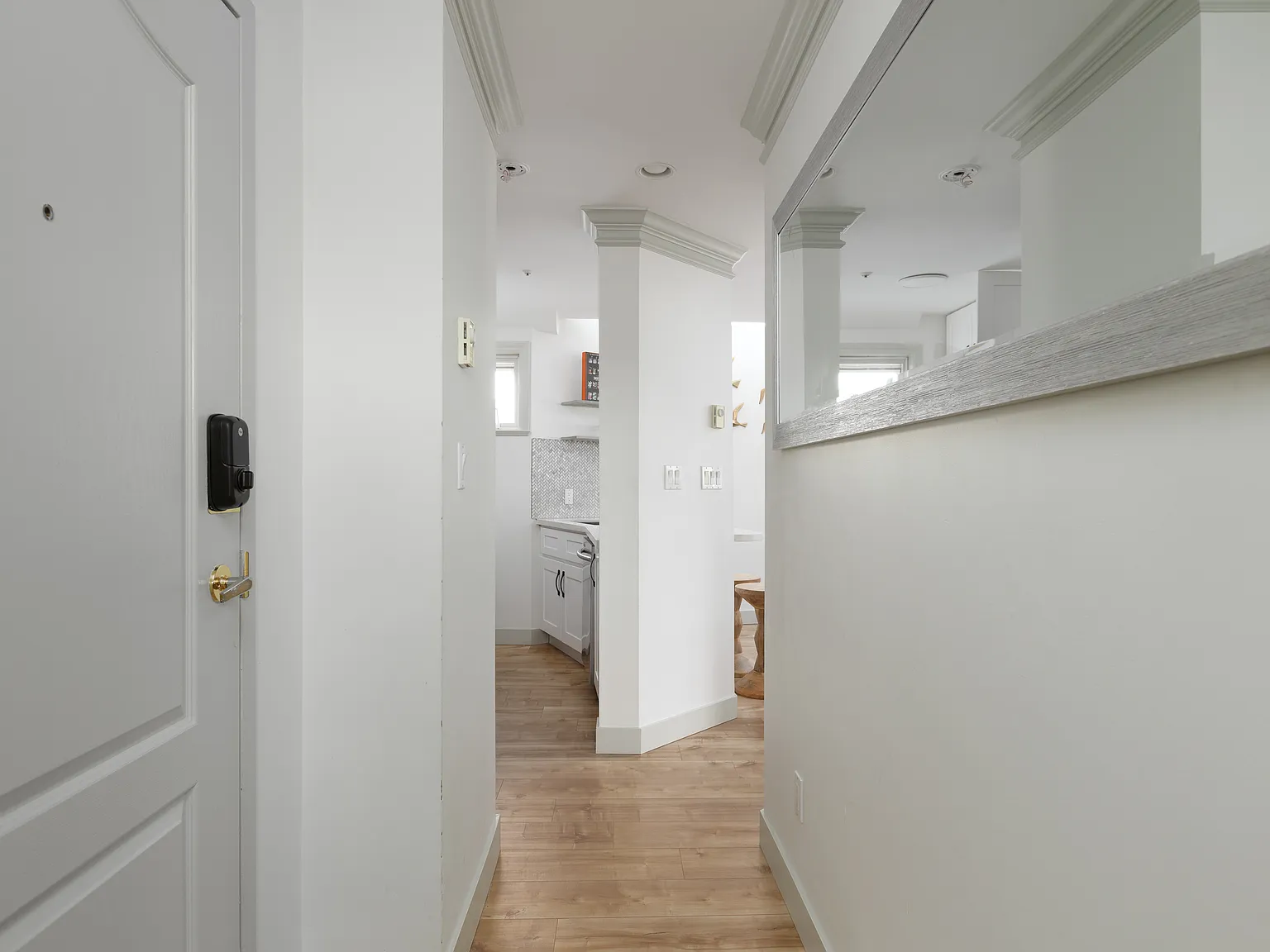 2 bed, 850 sqft, $4,200 — Photo 1