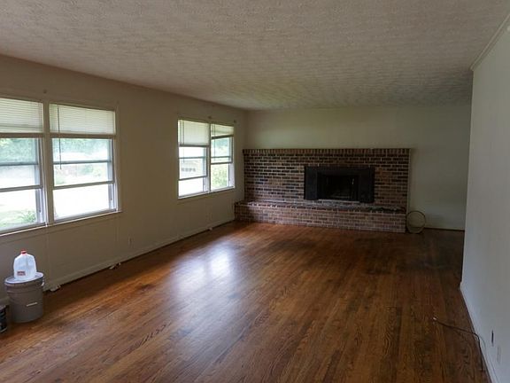 2nd image of 4036 Black Oak Dr