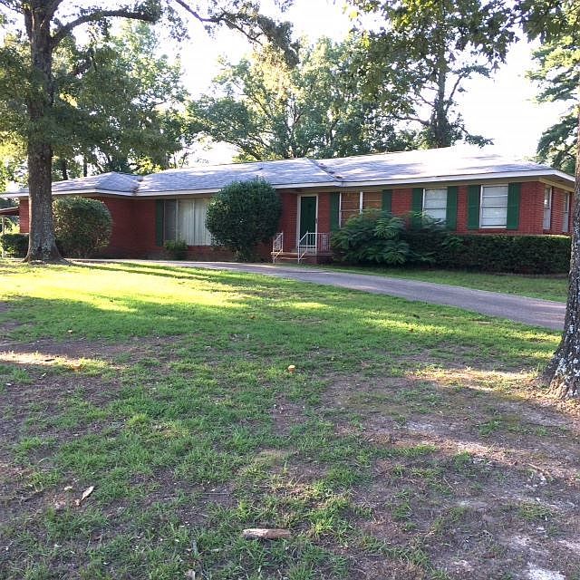 1st image of 302 Magnolia Dr