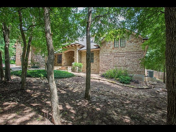 3rd image of 200 Sabine Dr