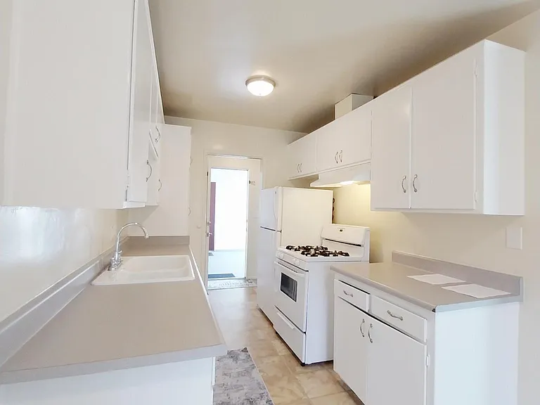 2937 N Garey Ave — Photo 4