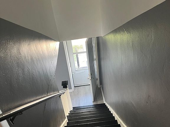2nd image of 1412 Fountain St APT 1