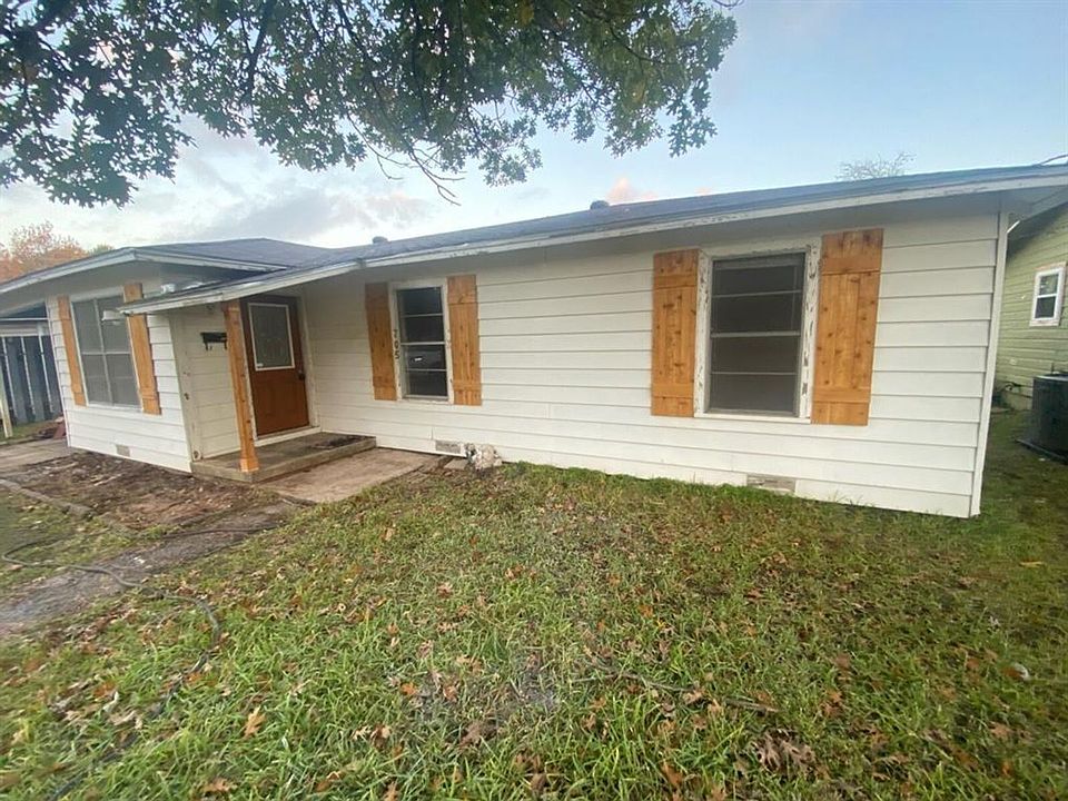 1st image of 705 Carver St