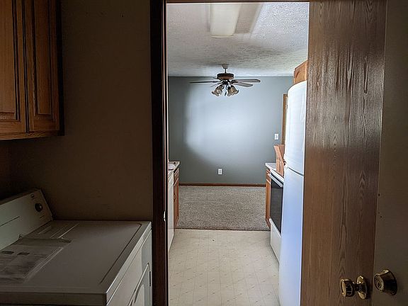 LAUNDRY RM - KITCHEN