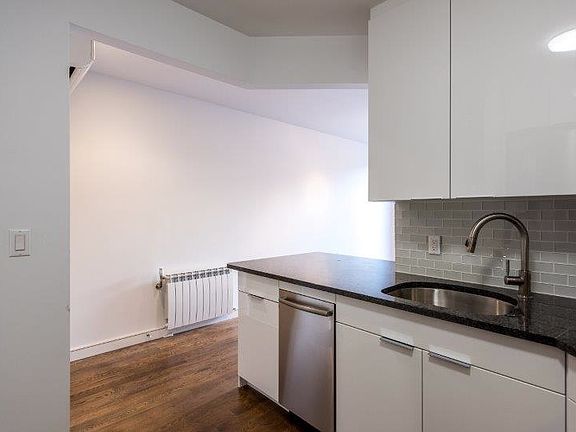 4th image of 689 Leonard St #1FEX