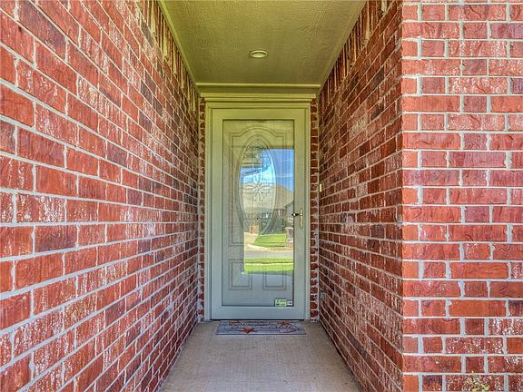3rd image of 8608 SW 36th Ter