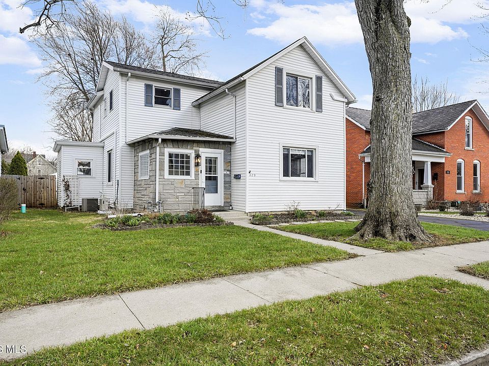 1st image of 829 Maple Ave
