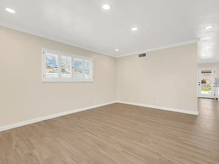 630 N Colfax St — Photo 10