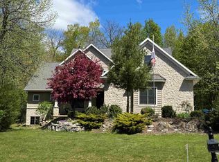 1387 Radcliff Rd, Neenah, WI 54956