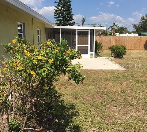 4th image of 554 Poincianna Dr