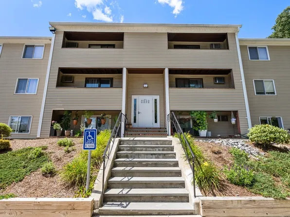 117 Quaker Hwy APT 32, Uxbridge, MA 01569