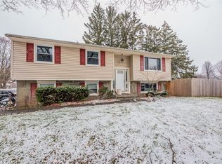 150 Centerwood Dr, Rochester, NY 14616