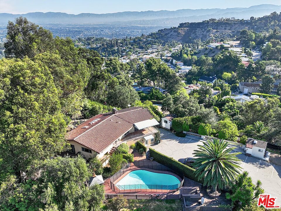1st image of 8207 Mulholland Dr