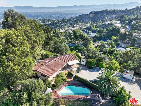 8207 Mulholland Dr, Los Angeles, CA 90046