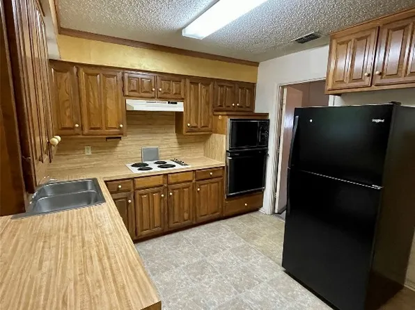 6510 Oak Forest Ct, Fort Worth, TX 76112