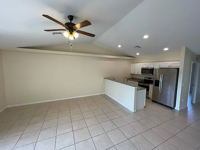 517 SE 5th Pl — Photo 7