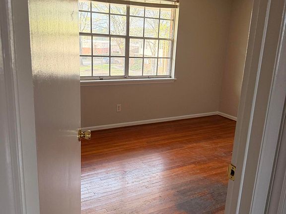 5th image of 1002 Willow Dr APT 31