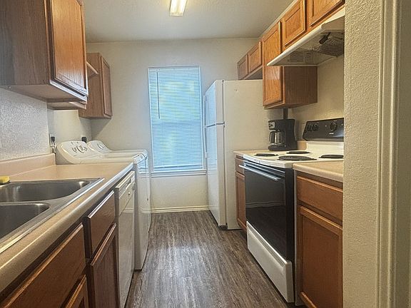 3rd image of 409 Creek St APT B