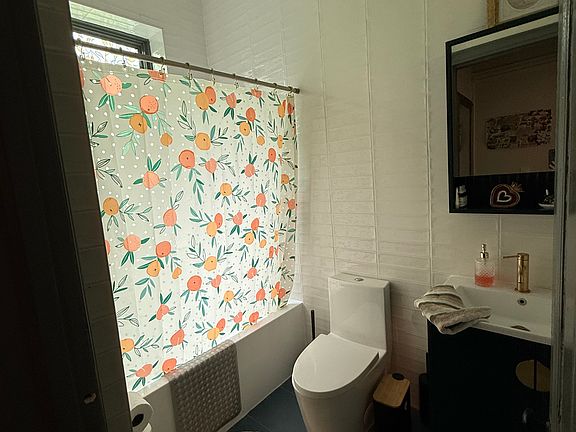 4th image of 286 Grand St #3R