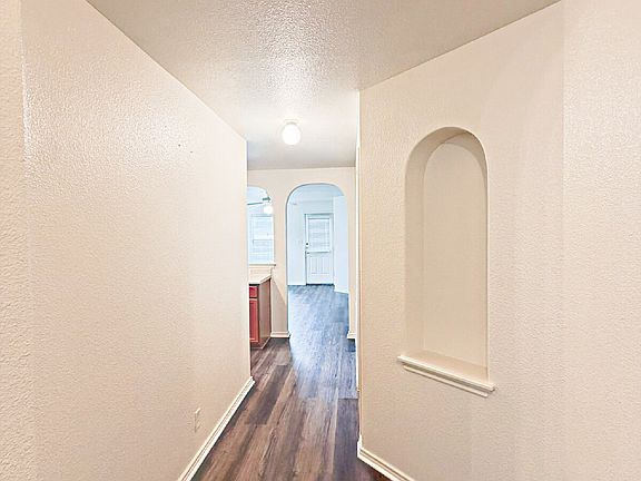 5th image of 3949 Wensledale Dr