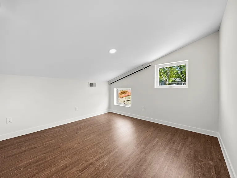 2426 Inglewood Ave — Photo 16