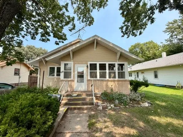 605 W 29th St, Kearney, NE 68845