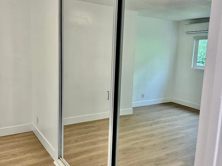 12121 La Maida St #15 — Photo 37