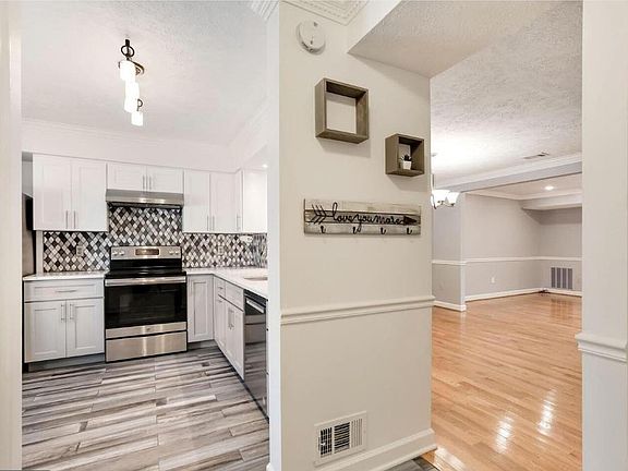 5th image of 5662 Independence Cir