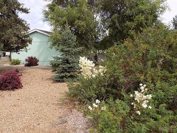 3rd image of 403 NE Rawhide Ln