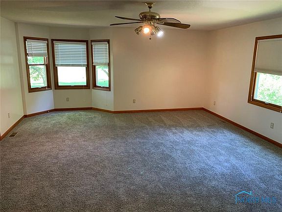 5th image of 317 Garden Ct
