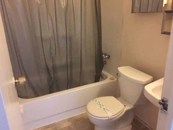 5th image of 4316 Stewart Ave APT B