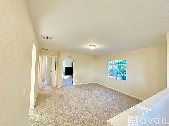 3rd image of 707 Fernwood Dr