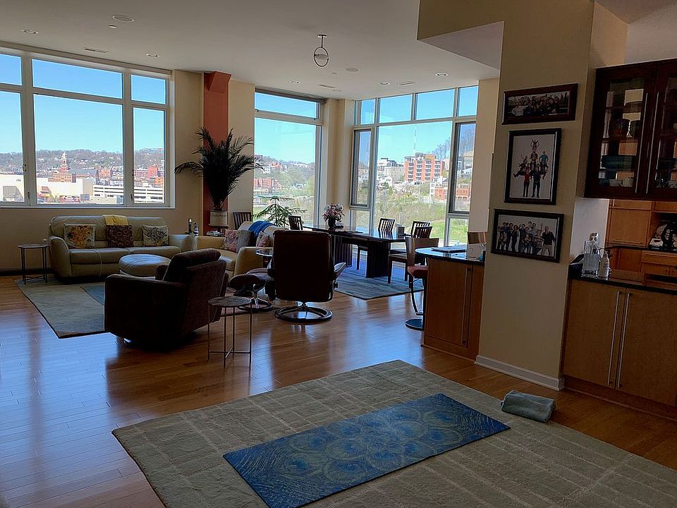 1st image of 400 Pike St Unit 914