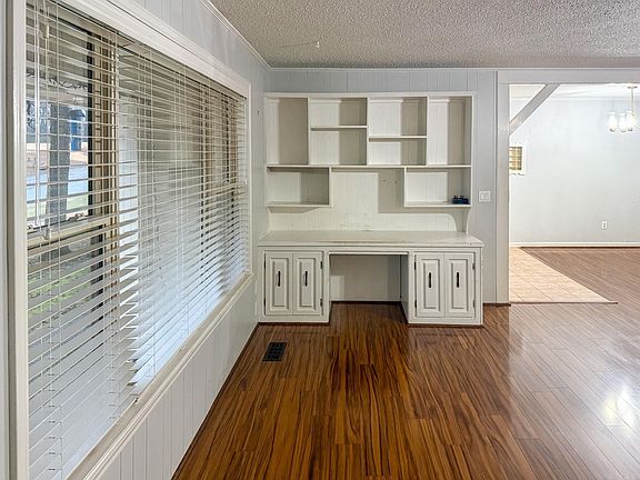 4th image of 919 N 26th St