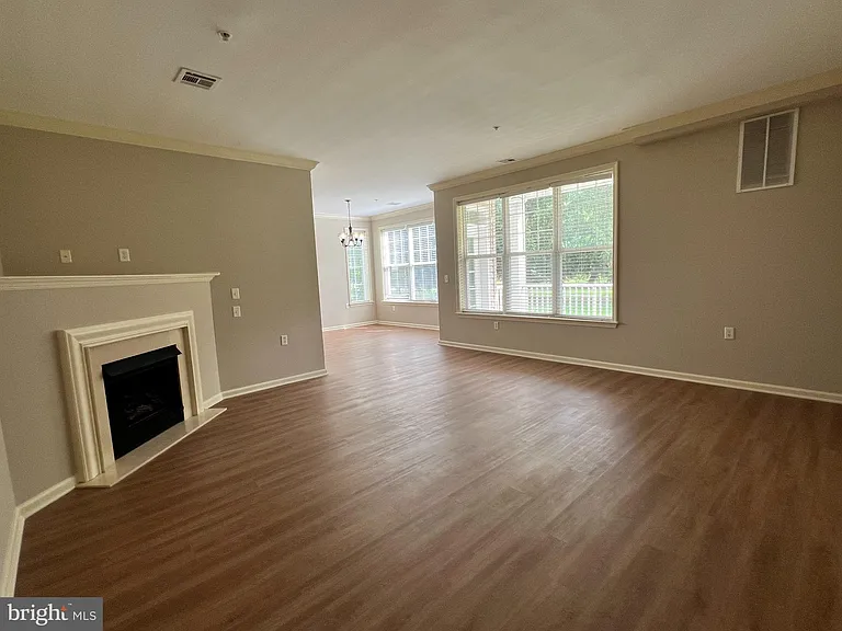 212 Masterson Ct — Photo 5
