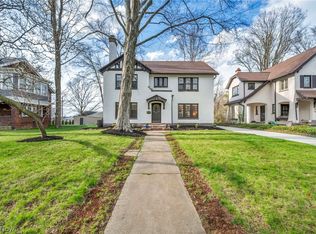 2885 Edgehill Rd, Cleveland Heights, OH