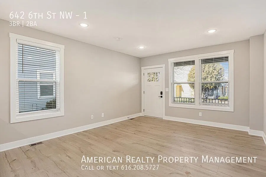642 6th St NW — Photo 2
