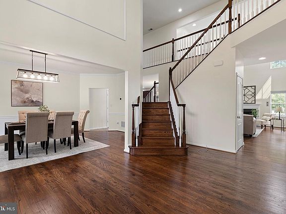4th image of 328 Wagon Wheel Ln