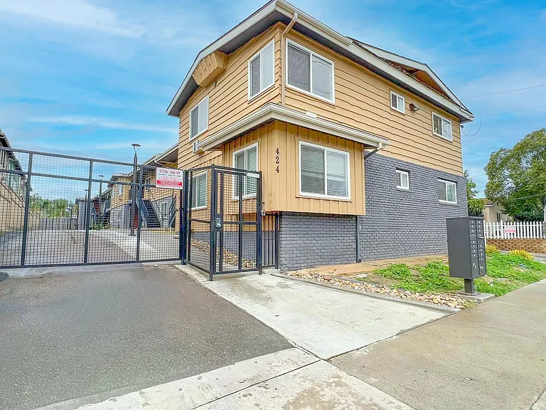 Emerald Ave Apartments — Photo 1