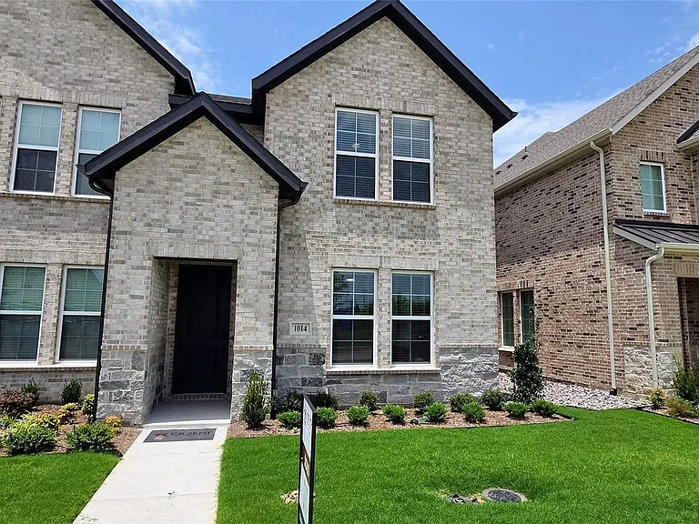 1014 Stockton Dr — Photo 1