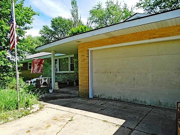 2nd image of 401 Blackhawk Dr